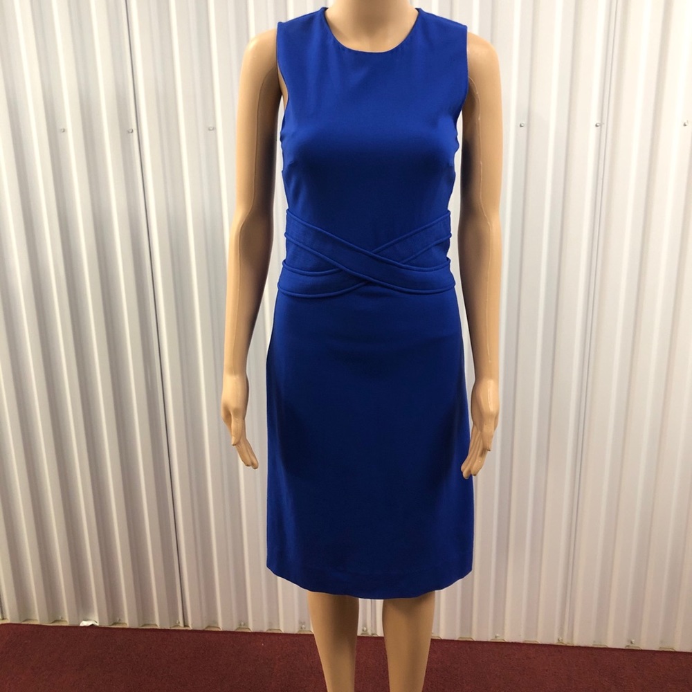 Diane Von Furstenberg Sheath Silhouette. Preloved